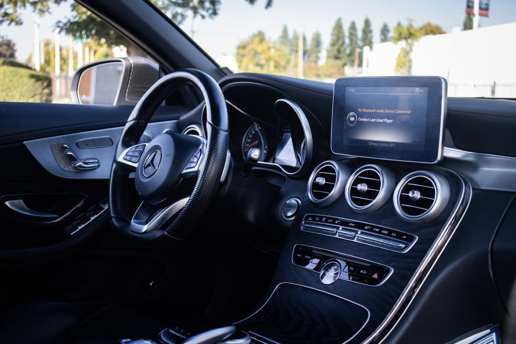 2017 Mercedes-Benz C-Class Image 23