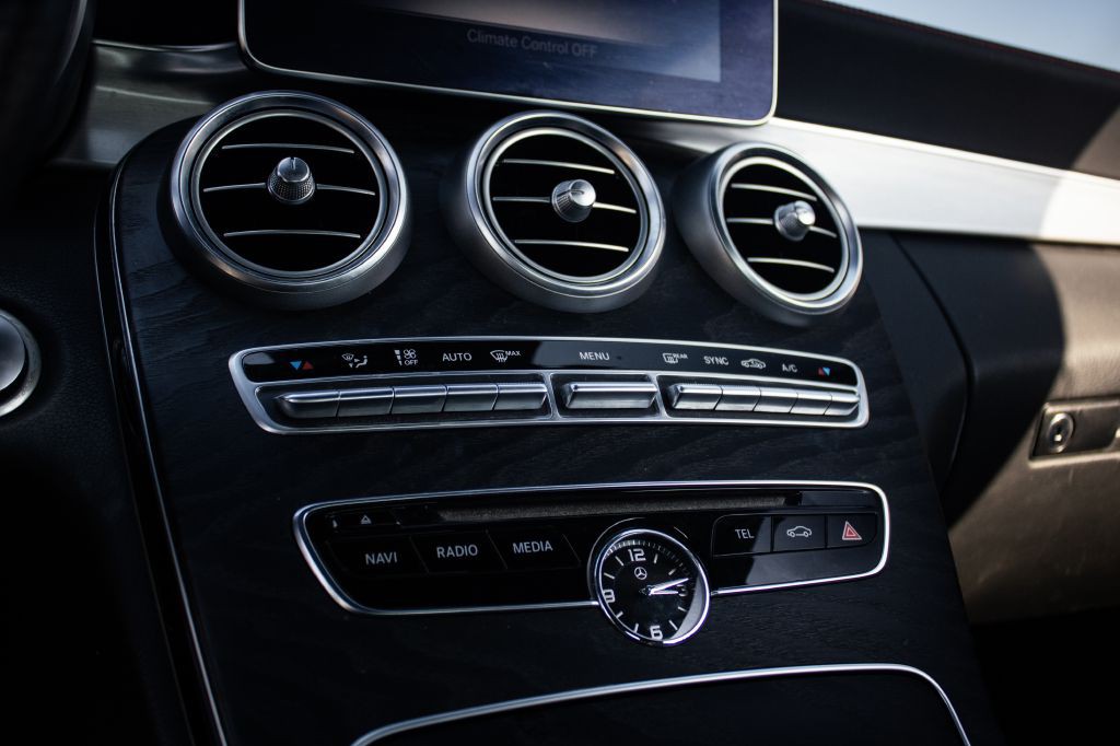 2017 Mercedes-Benz C-Class Image 31