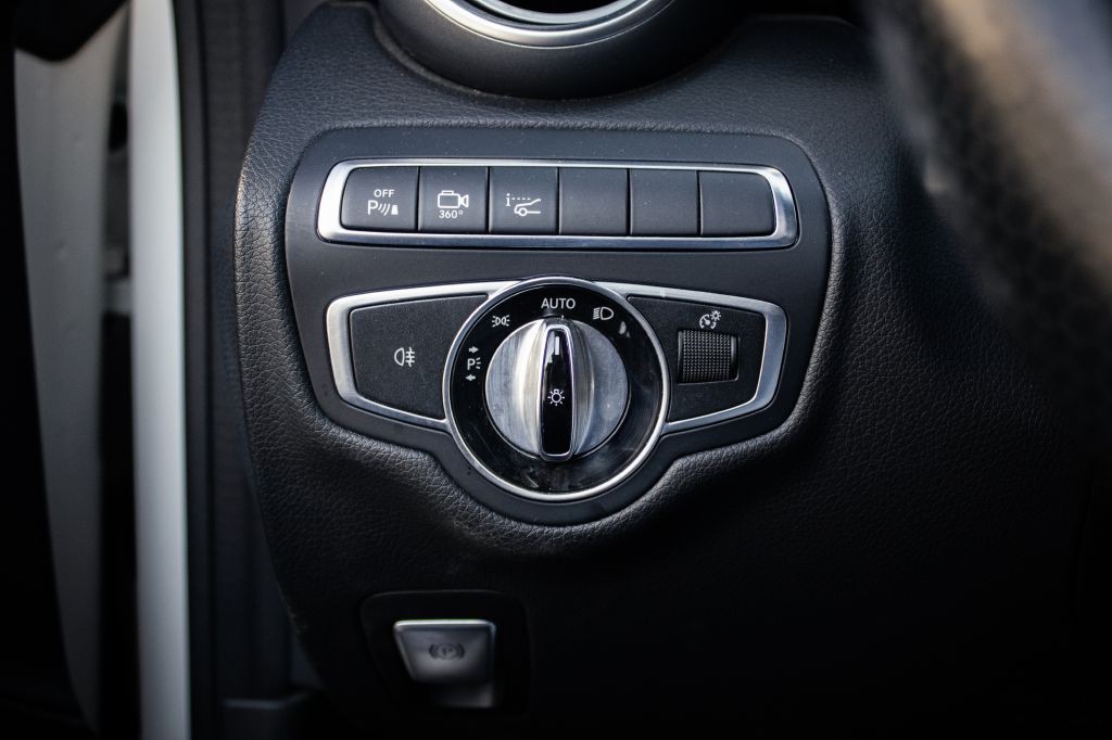 2017 Mercedes-Benz C-Class Image 36