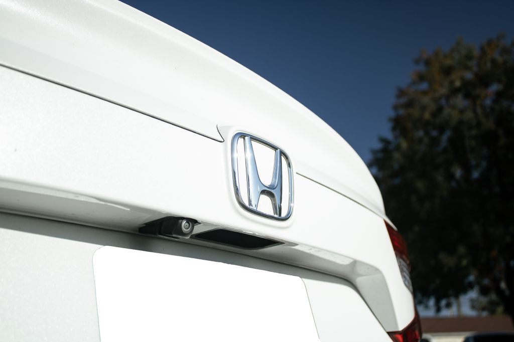 2018 Honda Accord Image 15