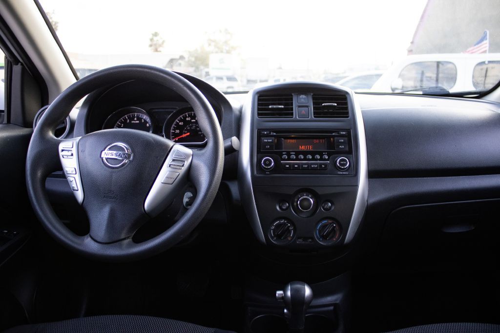 2016 Nissan Versa Image 8