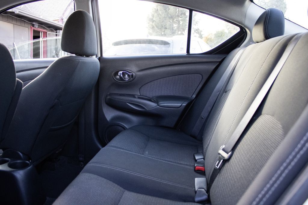 2016 Nissan Versa Image 9