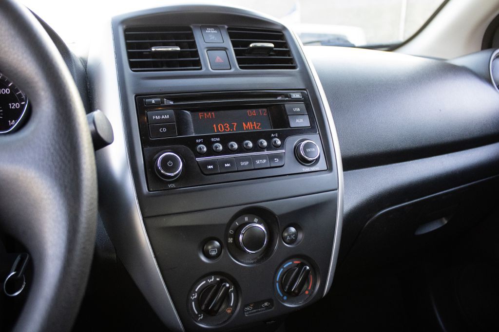 2016 Nissan Versa Image 11