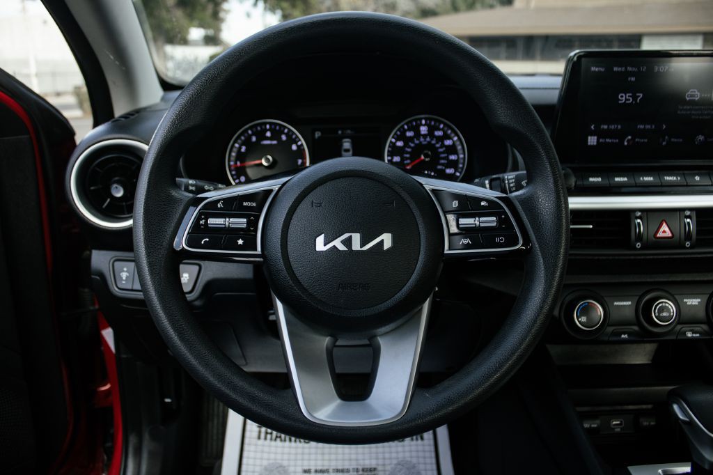 2023 Kia Forte Image 32