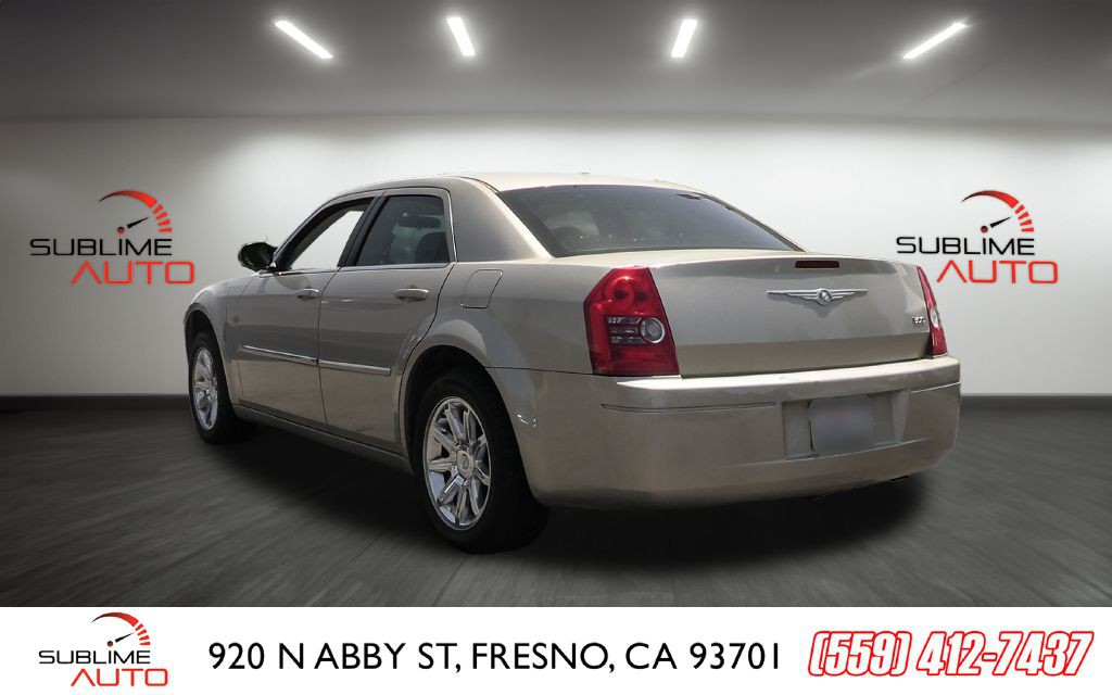 2008 Chrysler 300 Image 4