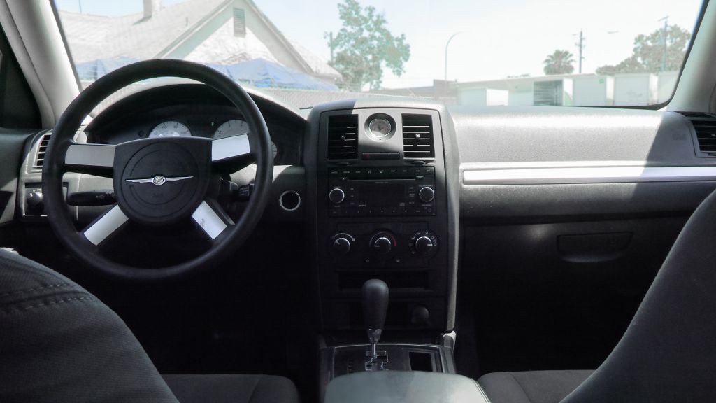 2008 Chrysler 300 Image 8