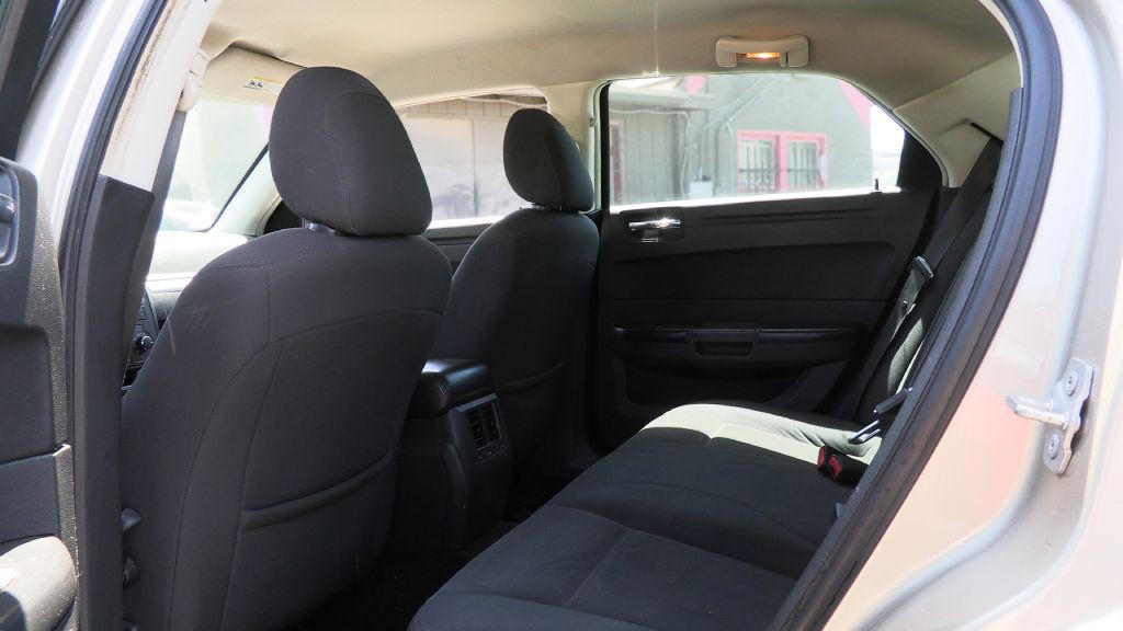 2008 Chrysler 300 Image 9