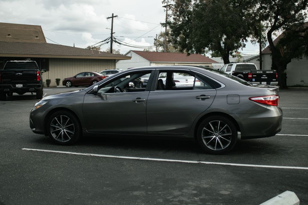 2015 Toyota Camry Image 8