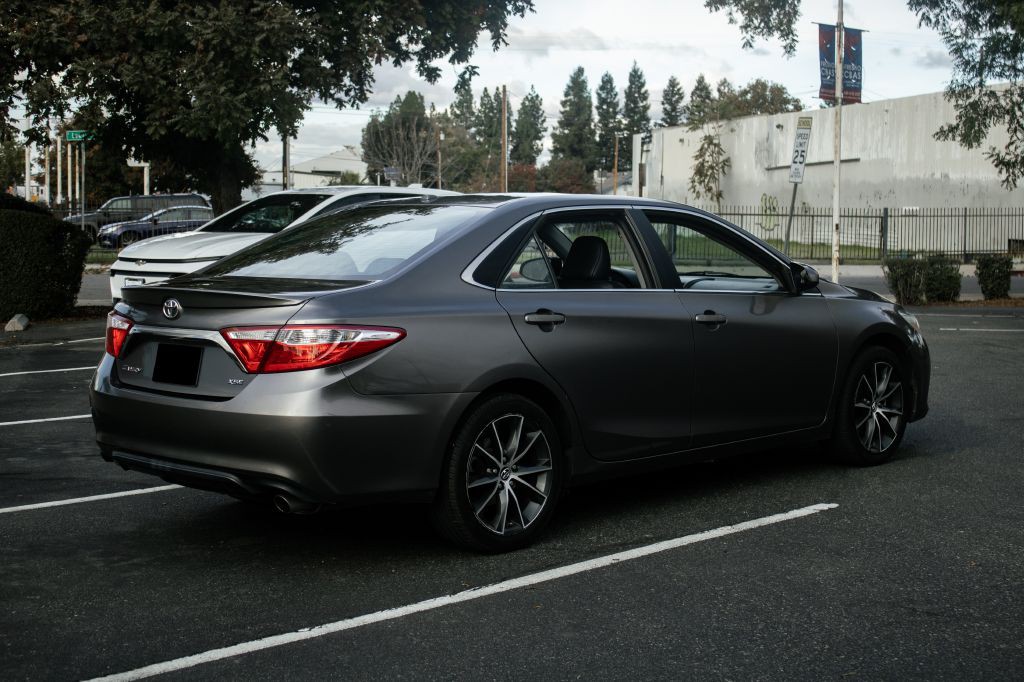 2015 Toyota Camry Image 12