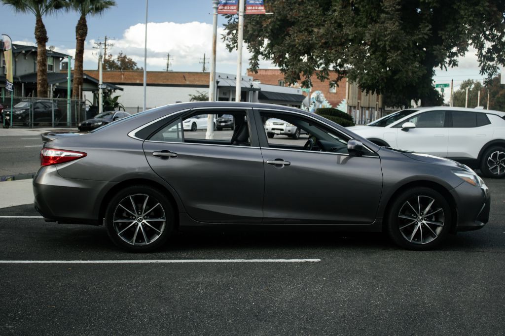 2015 Toyota Camry Image 14
