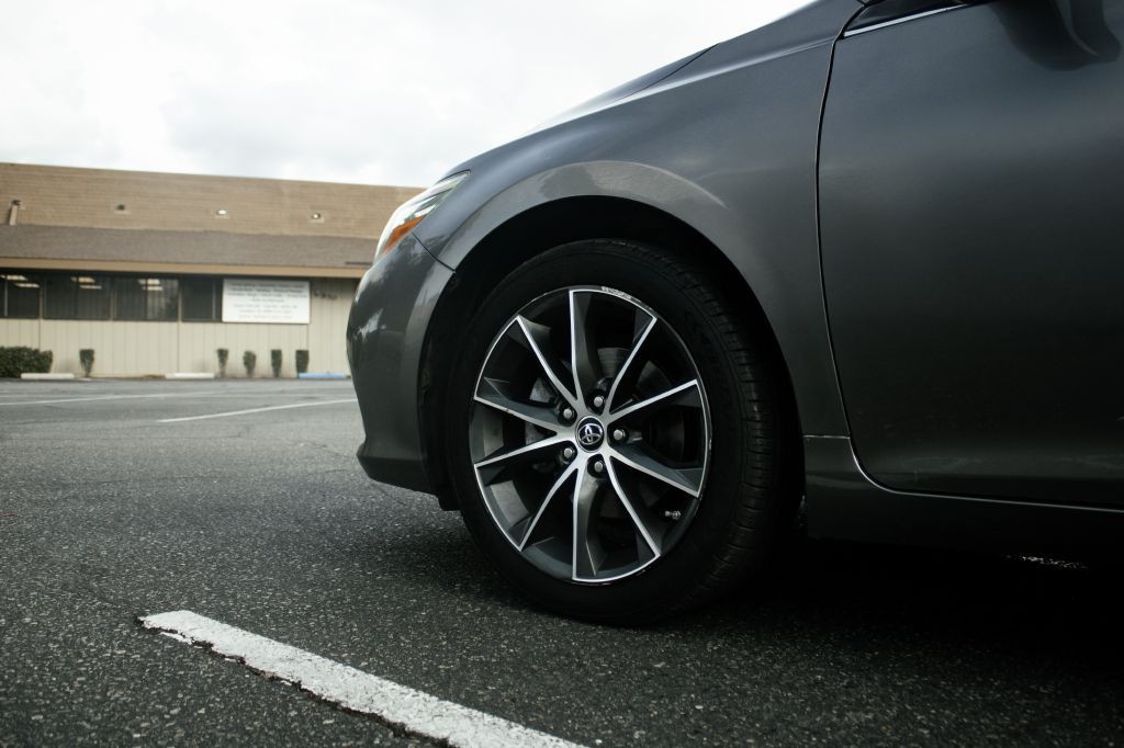 2015 Toyota Camry Image 16