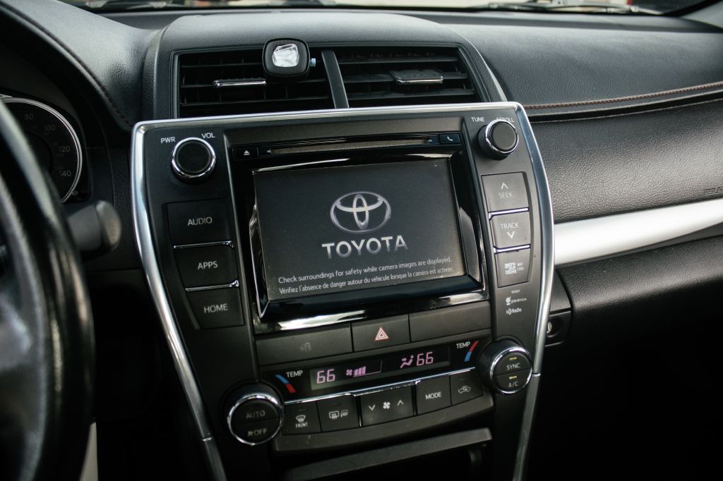 2015 Toyota Camry Image 21