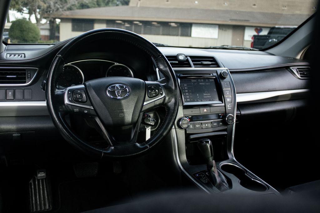 2015 Toyota Camry Image 25