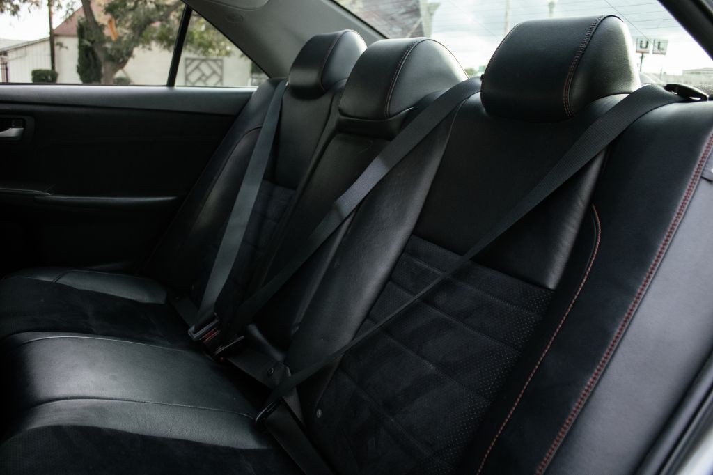 2015 Toyota Camry Image 28