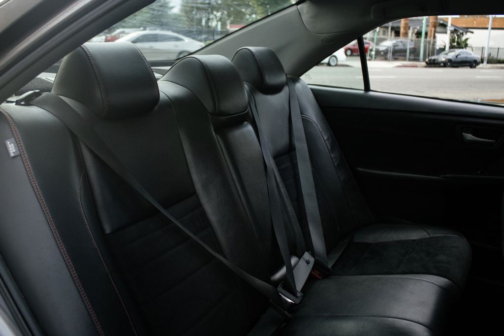 2015 Toyota Camry Image 34