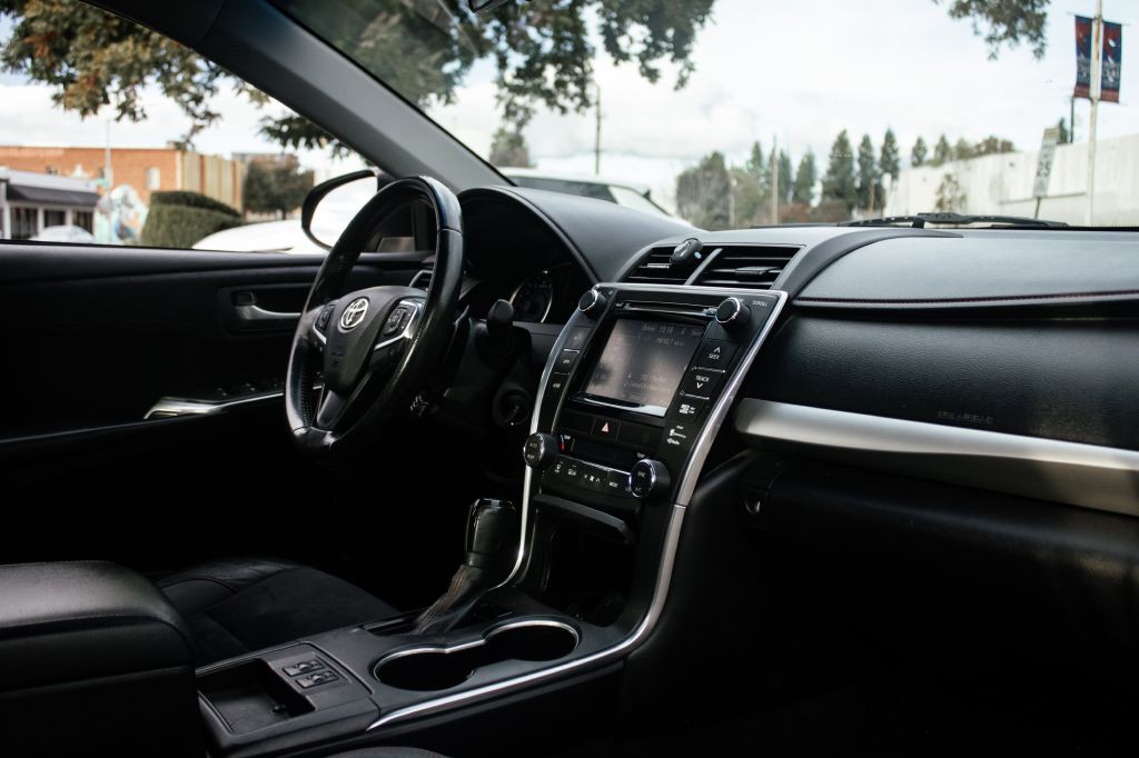 2015 Toyota Camry Image 35