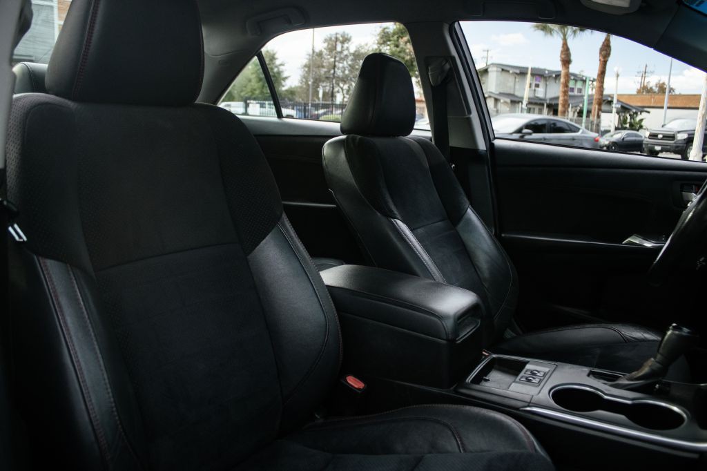 2015 Toyota Camry Image 36