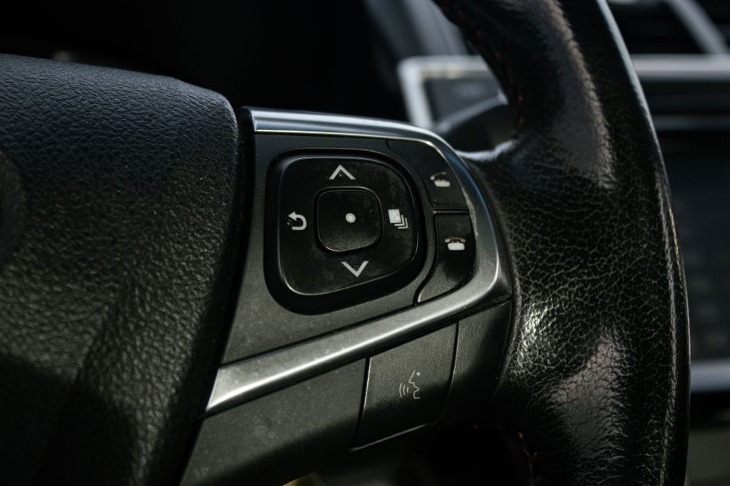 2015 Toyota Camry Image 42