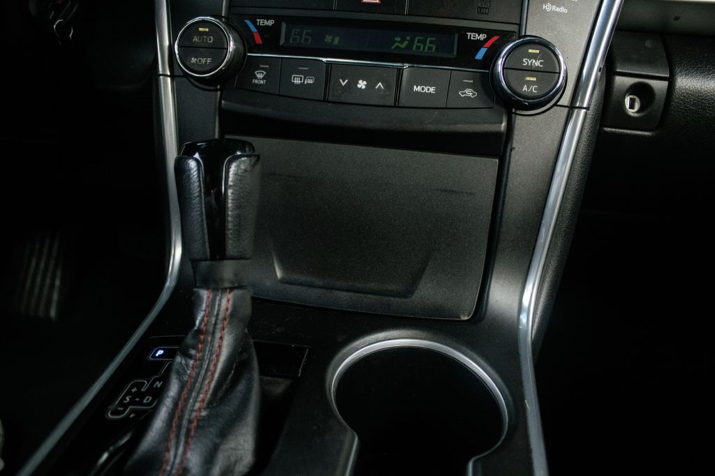 2015 Toyota Camry Image 65