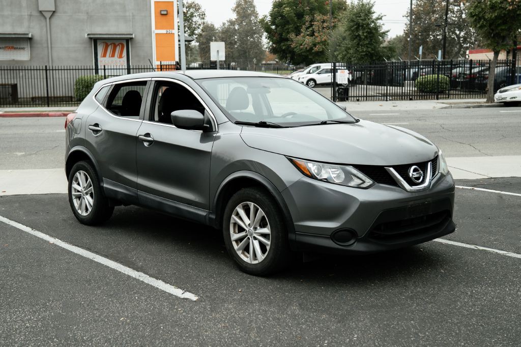 2018 Nissan Rogue Image 2