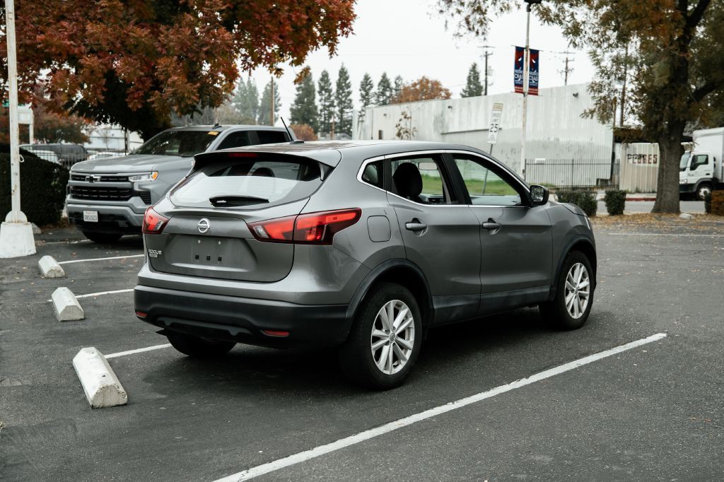 2018 Nissan Rogue Image 11