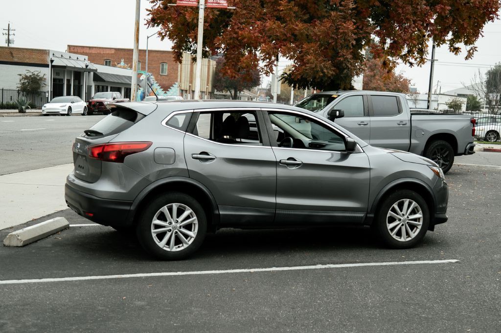 2018 Nissan Rogue Image 13