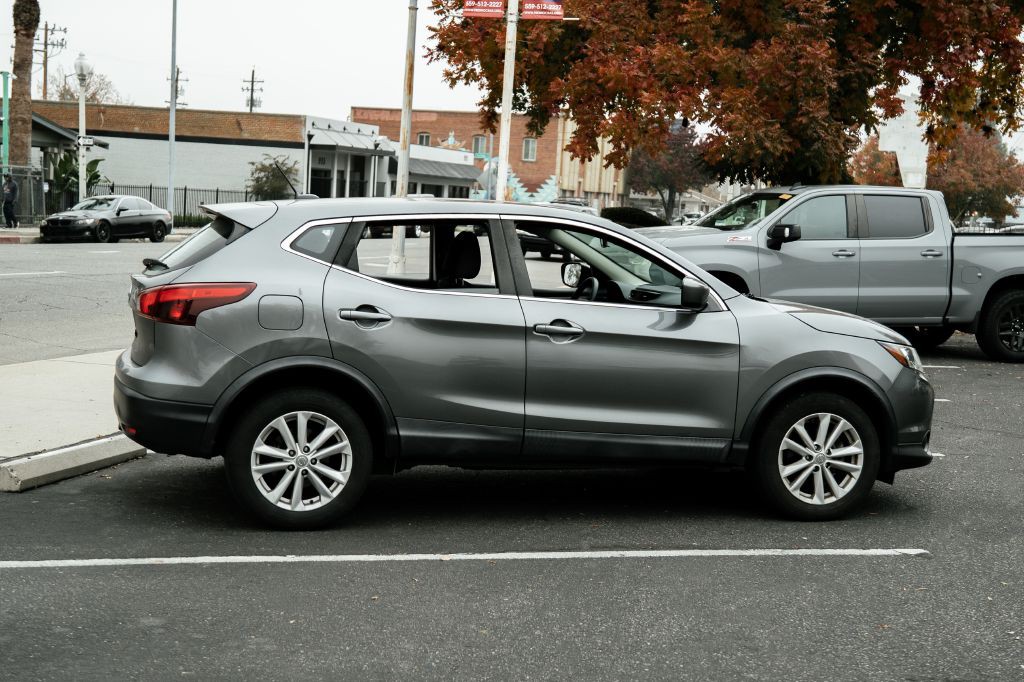 2018 Nissan Rogue Image 14