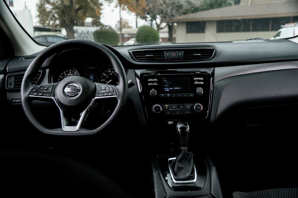 2018 Nissan Rogue Image 27