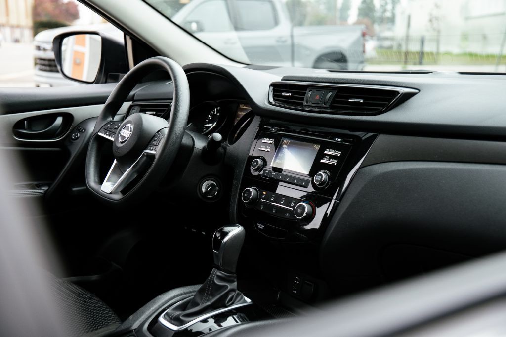 2018 Nissan Rogue Image 33