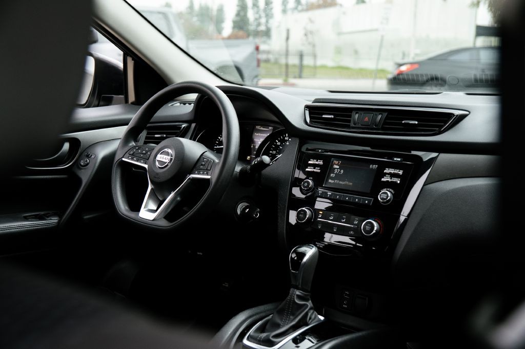 2018 Nissan Rogue Image 34