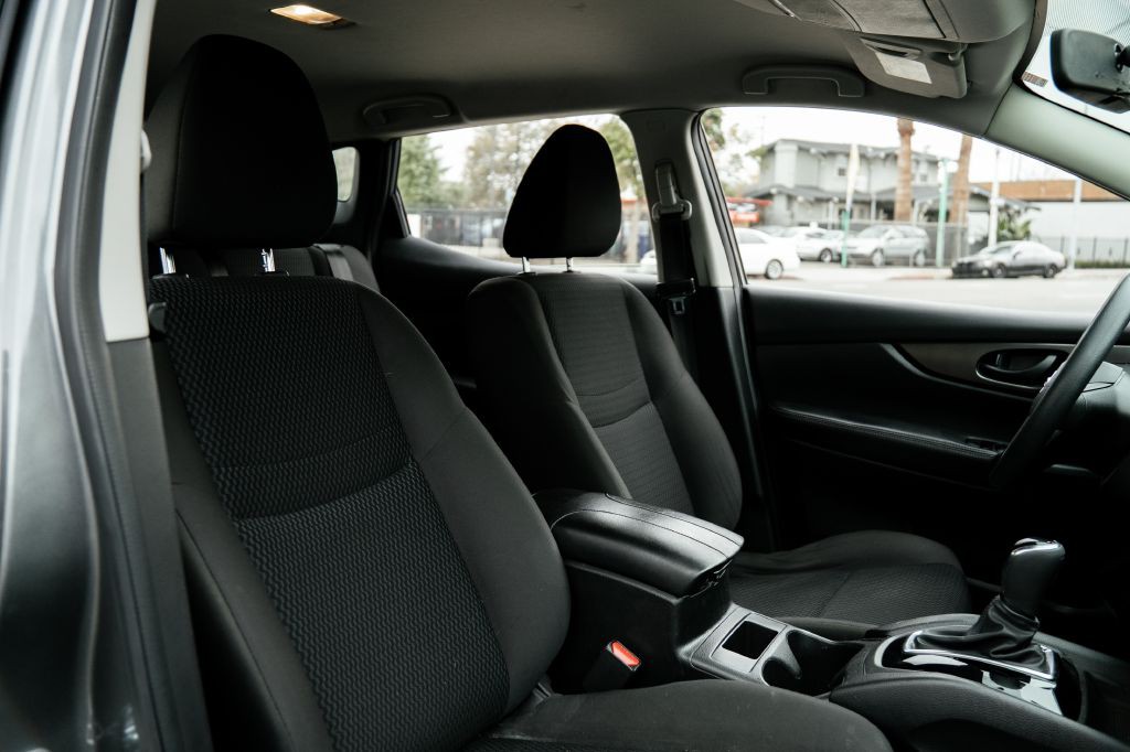 2018 Nissan Rogue Image 35