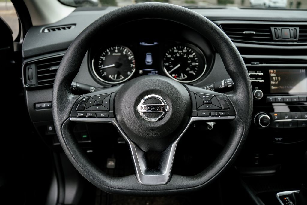 2018 Nissan Rogue Image 36