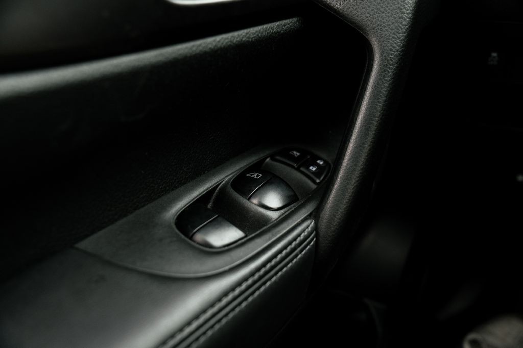 2018 Nissan Rogue Image 37