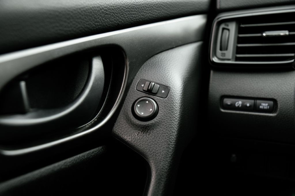 2018 Nissan Rogue Image 38