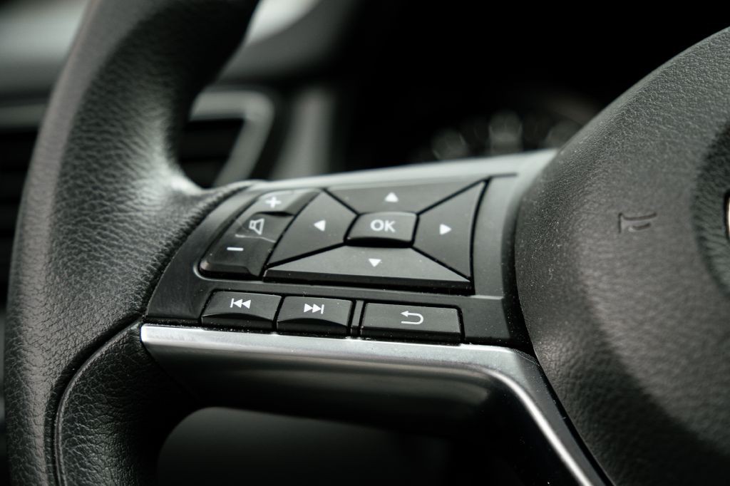 2018 Nissan Rogue Image 40