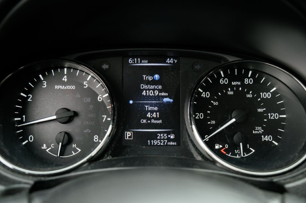 2018 Nissan Rogue Image 45