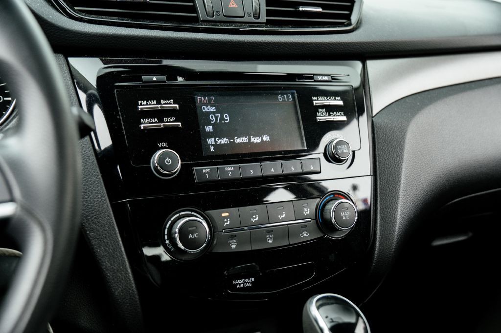 2018 Nissan Rogue Image 50