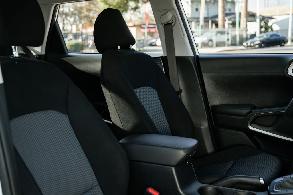 2024 Kia Soul Image 32