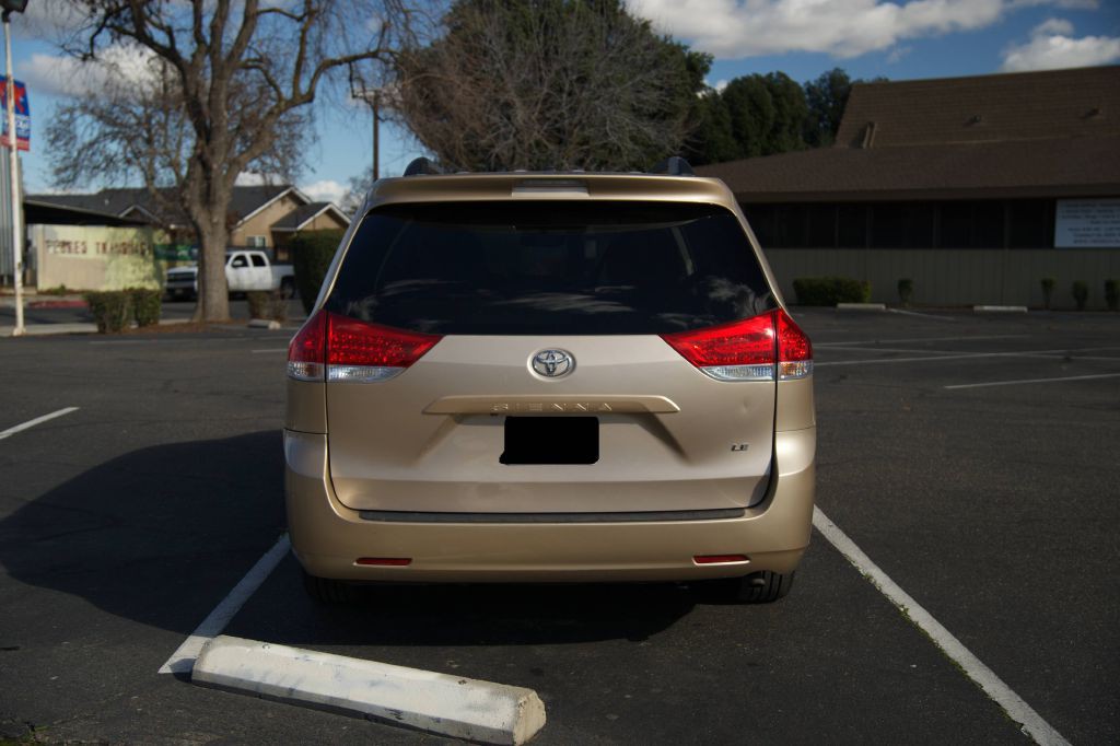 2011 Toyota Sienna Image 10