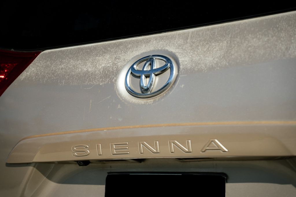 2011 Toyota Sienna Image 16