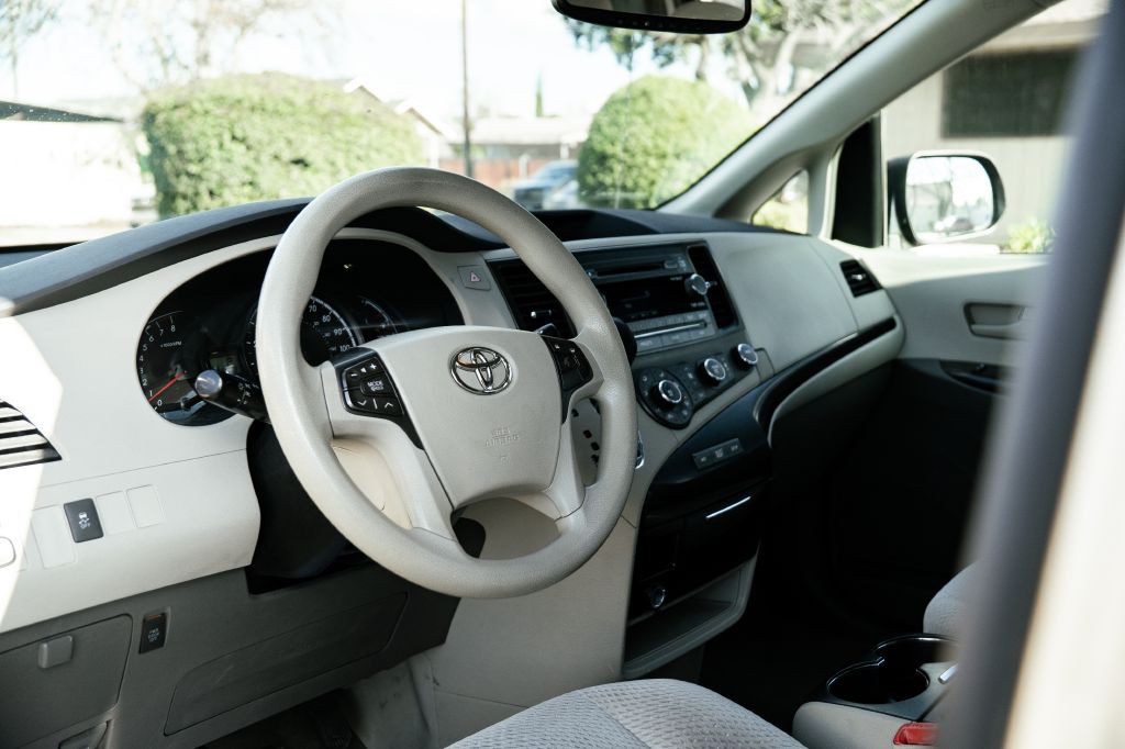 2011 Toyota Sienna Image 20