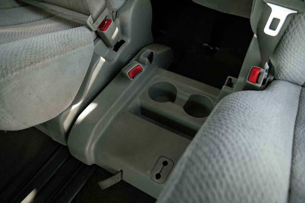 2011 Toyota Sienna Image 25