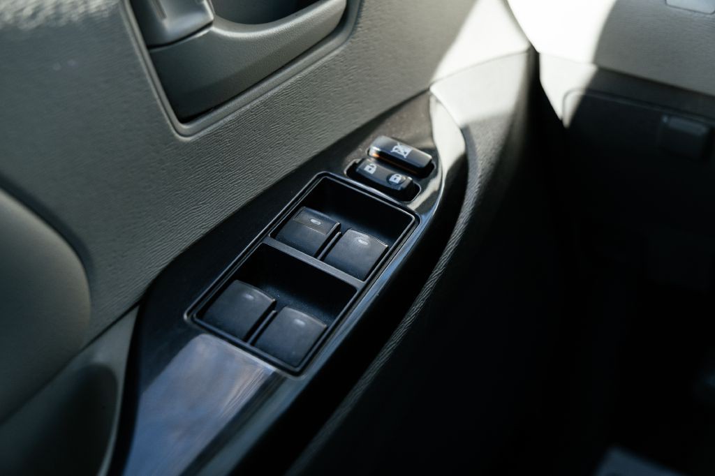 2011 Toyota Sienna Image 32