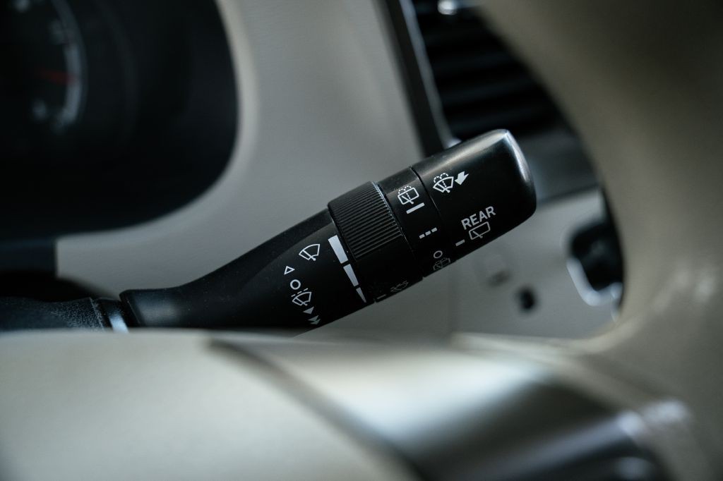 2011 Toyota Sienna Image 38