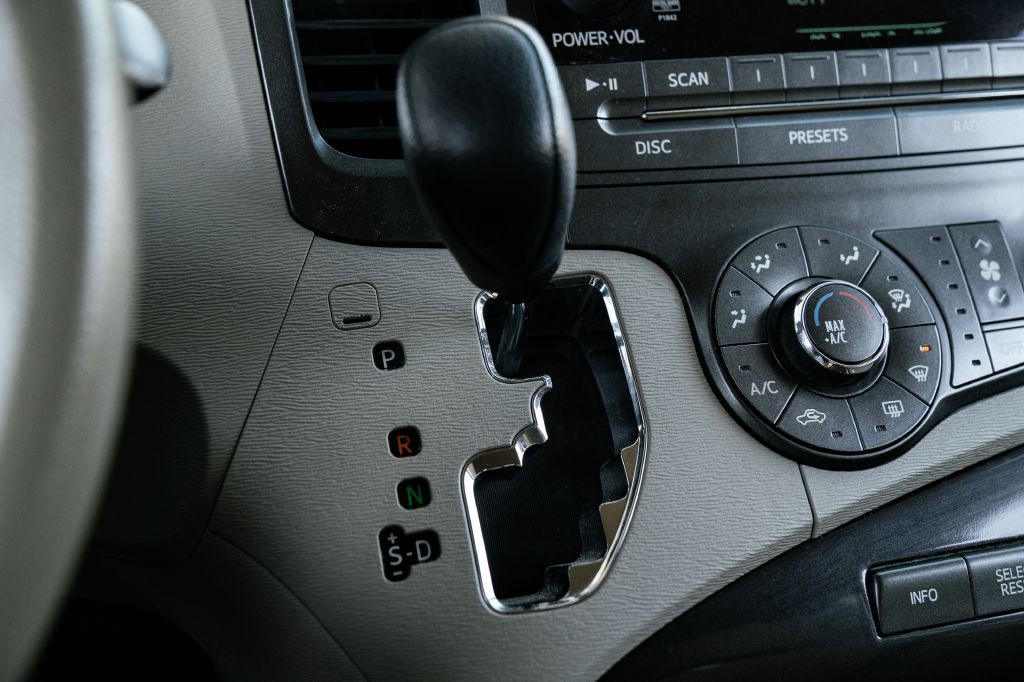 2011 Toyota Sienna Image 42