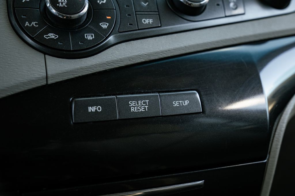 2011 Toyota Sienna Image 44