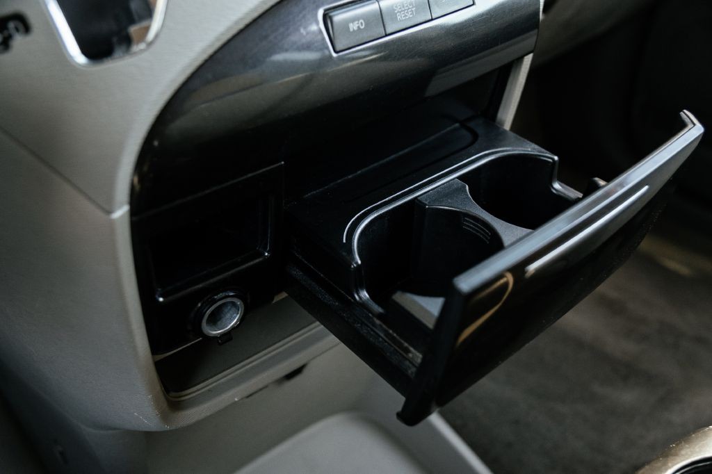 2011 Toyota Sienna Image 45