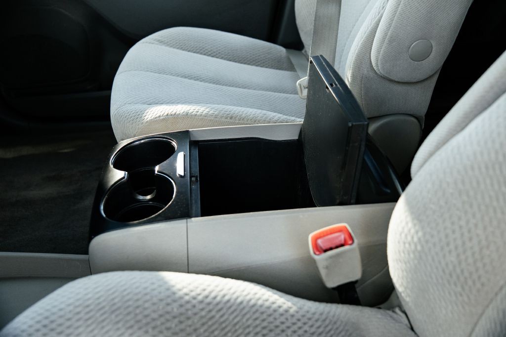 2011 Toyota Sienna Image 46