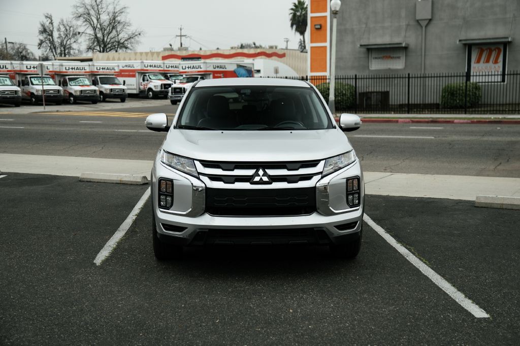 2024 Mitsubishi Outlander Image 3