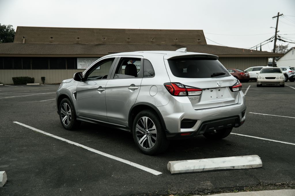 2024 Mitsubishi Outlander Image 8